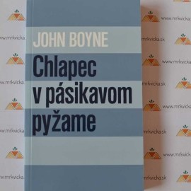 Chlapec v pásikavom pyžame (mäkká väzba)